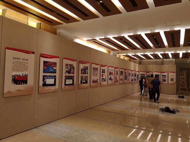 高 檔無縫掛畫展板