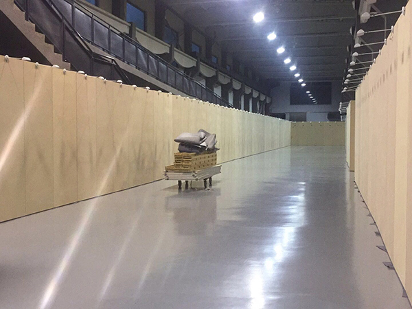 高 檔無縫掛畫展板