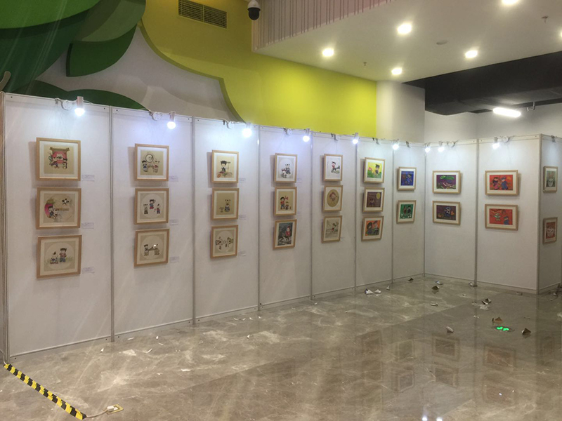 八棱柱掛畫(huà)展板